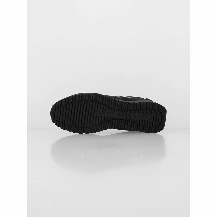 Calvin Klein Chaussures Basses Cuir Ou Simili Calvin Klein New Retro Runner Lac Noir 7-483 7 Calvin Klein Chaussures Basses Cuir Ou Simili Calvin Klein New Retro Runner Lac Noir 7-483 – Image 5